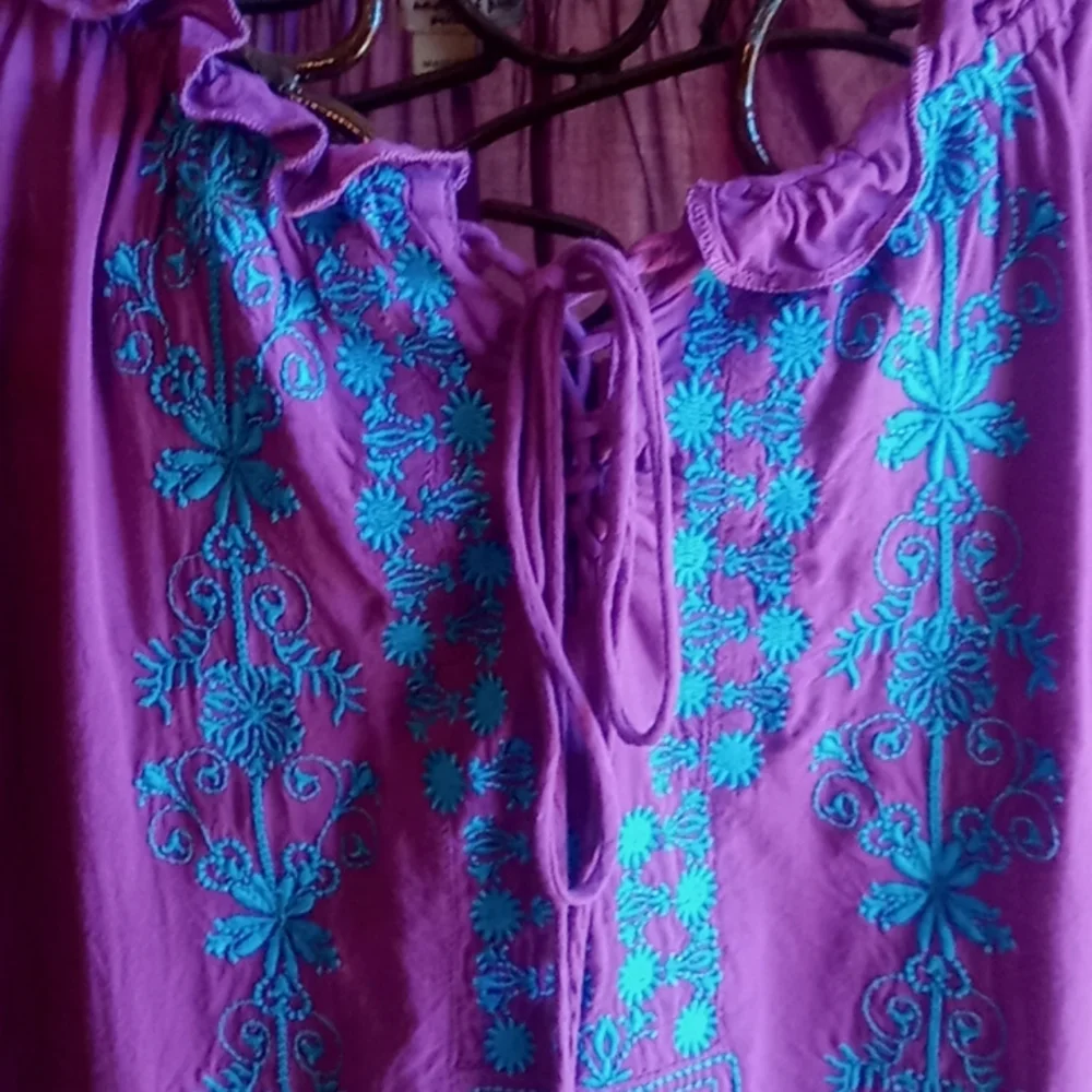 Top - Picture 2 of 5